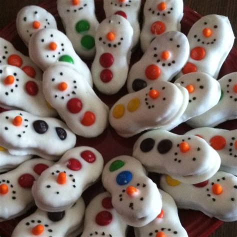 A fun easy treat that kids can even decorate on their own! Pin by Carri Pavlik on Christmas Foods | Pinterest