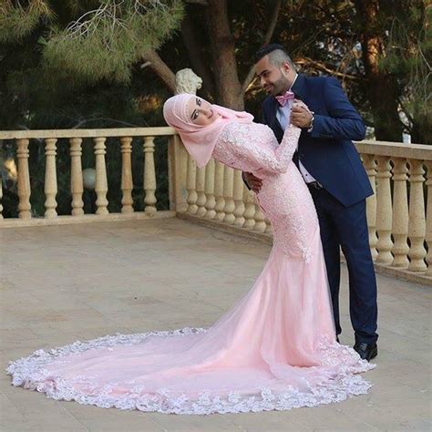 2017 Muslim Wedding Dresses Pink Lace Long Sleeves High Neck Arabic