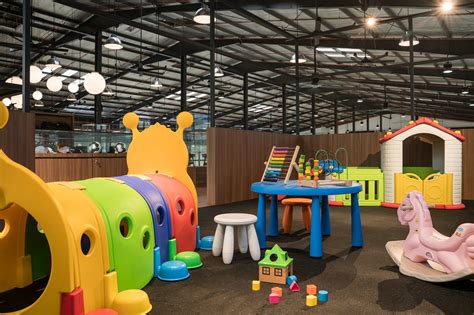 The industrial facility is six storeys high and has a collective area of 118,000 sq ft, but wait till you see, in pictures, what it really looks like behind. Mercedes-Benz Certified Pre-Owned Centre By Hap Seng Star ...