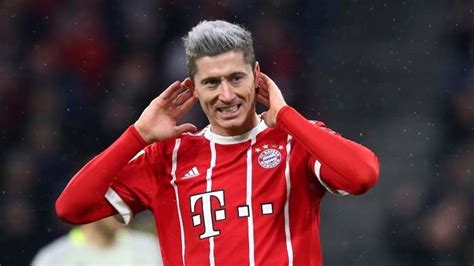 Robert lewandowski is an outstanding polish football star competing as a brilliant striker for bayern occupation: ليفاندوفسكي يحتكر جائزة أفضل لاعب في بولندا - RT Arabic