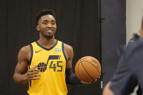 Carries team to second round. Donovan Mitchell, segundo jugador del baloncesto de la NBA ...