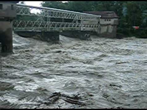 Hochwasser in westdeutschland »ich fühl mich ein bisschen alleingelassen hier«. AUSTRIA : Hochwasser Salzach bei Hallein 2005 - YouTube