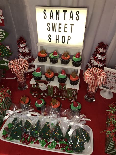 20 Christmas Candy Table Centerpieces