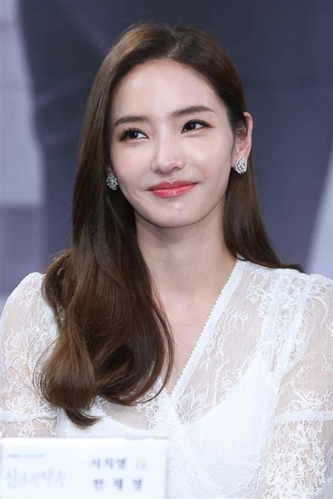 단단히 겁에 질린 공녀는 결국, 지하실의 석관을 깨어 마귀를 불러내는데… 마귀여, 나는 그자와 결혼하고 싶지 않아. 한채영 남편 최동준 재혼