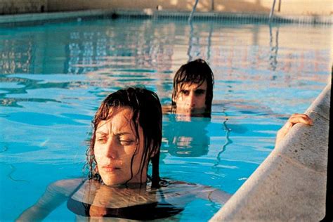 In twentynine palms, writer and director bruno dumont takes his cultural revenge on the united states, attacking countless american stereotypes and in the process reinforcing an equal number of cliches about arrogant french auteurs. Photo du film TwentyNine Palms - Photo 3 sur 4 - AlloCiné