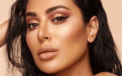 Huda Beauty Debuts Nude Eye Palettes For Every Skin Tone Nude Obsessions Palette Allure