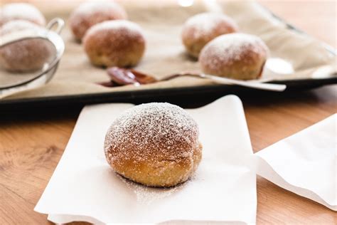 Berliner, pfannkuchen oder krapfen selber machen. Ofen-Berliner vs. frittierte Krapfen - Was ist besser ...