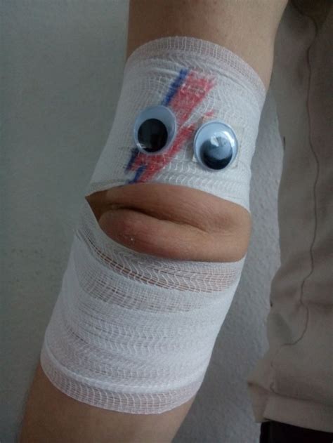 Make The Best Of Having To Wear A Bandage Jokes Photos Funny Photos