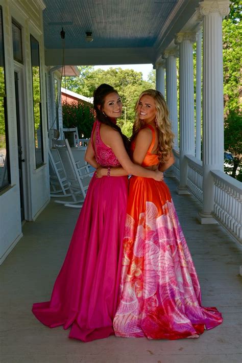 Pin By Jessica Lee On Homecoming And Prom Prom Photos Prom Poses Prom
