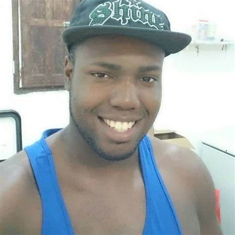 Um jogador sueco tinha arritimia cardiaca, e implantou um mini desfibrilador direto no coração. Jogador morre durante partida de futebol em SFI - Campos ...