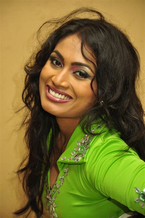 Sexy Sri Lankan Actress And Models Gangu Roshana