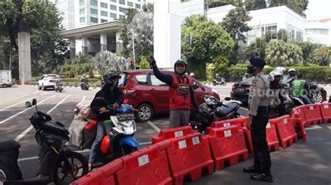 Berita paling populer hari ini breaking news 6 laskar fpi di t3mb4k m4t1 info terkini. Strategi Polisi Hadapi Demo FPI Cs di Istana Merdeka Hari ...