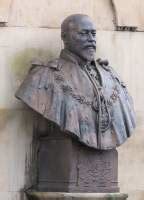 Health services are funded by fish licence revenue and by income tax. King Edward VII Memorial, Northampton - Bob Speel's Website