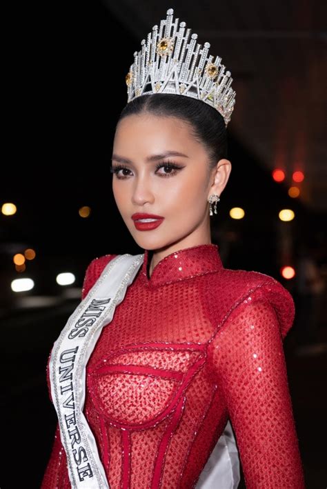 Vietnamese Contestant Ngoc Chau Flies To Us For Miss Universe 2022