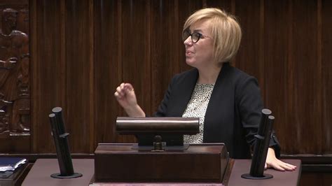Poseł obśmiał koleżankę z sejmu? Paulina Hennig Kloska - wystąpienie z 13 lutego 2020 r. - YouTube