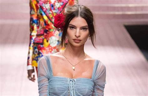 Pregnant emily ratajkowski poses naked. Emily Ratajkowski: Atemberaubend auf dem Laufsteg - Viply