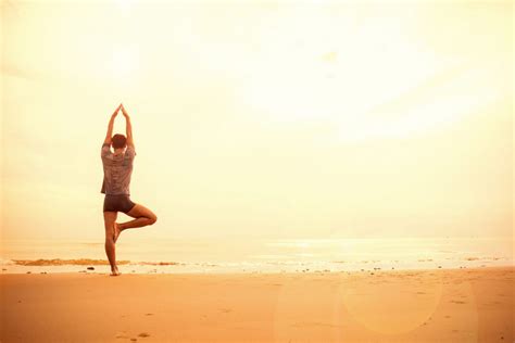 Beneficios De Practicar Yoga Y Meditación En La Playa