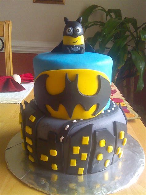 Fondant covered with fondant and gumpaste accents. Pin by Fabiola Pellot on Cakes | Minion cake design, Kids ...