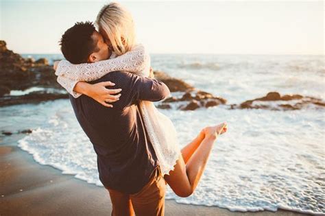 30 Romantic Beach Engagement Photo Shoot Ideas 2023 Dpf