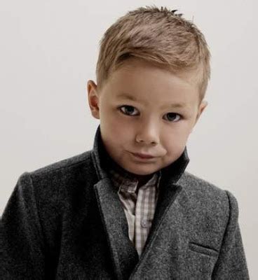 Bagi orang tua yang ingin anaknya semakin ganteng. Model Warna Rambut
