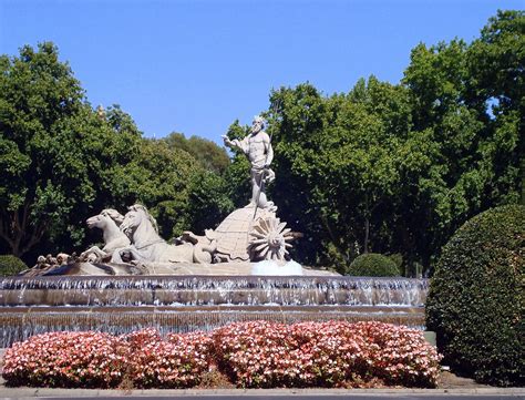 No importa si vais a pasar una larga temporada o si solo podéis ver madrid en dos días , el ambiente y la autenticidad de la capital os atrapará para siempre. Fuente de Neptuno - Madrid | La Fuente de Neptuno ocupa el ...