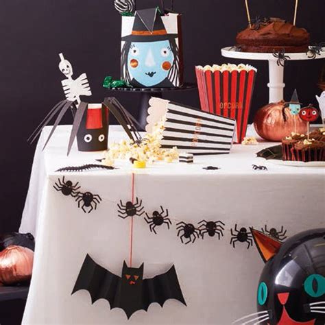 Dec 01, 2020 · si te gustaron estas geniales ideas de fiesta among us, te cuento que tenemos los mejores kits imprimibles de esta temática para que puedas imprimir y decorar en casa. 15 manualidades para tu decoración de Halloween casera