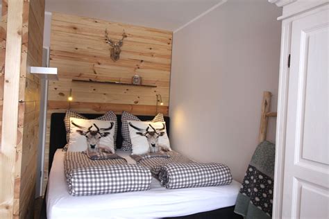 Hallöchen an alle, ich habe auch eine frage, wir sind eine familie 5 personen, 2 erwachsene und jetzt vor 2 monate haben wir 3tes kind bekommen, meine frage ist können wir eine größere wohnung suchen, weil wir haben keine kinderzimmer für die kleine und die. Ferienwohnung BergChalet in Braunlage. Buchen Sie die ...