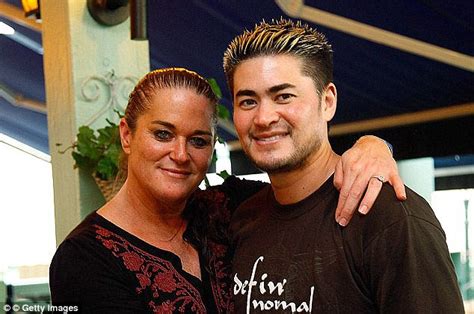 The Pregnant Man Thomas Beatie Finalizes Contentious Three Year Divorce Daily Mail Online