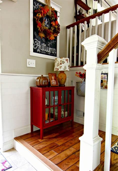 Cozy And Charming Autumn Decor Ideas For Your Hallway