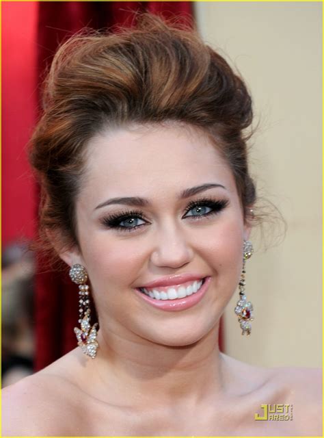 Full Sized Photo Of Miley Cyrus 2010 Oscars 06 Miley Cyrus Is Jenny Packham Pretty Just