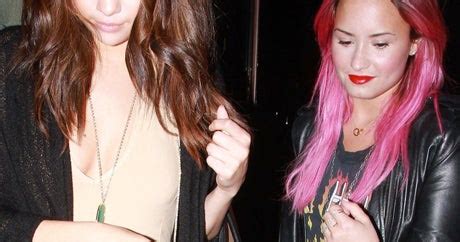 The star closed out 2020 with a cute blonde pixie cut. Demi Lovato Pink Hair, Selena Gomez