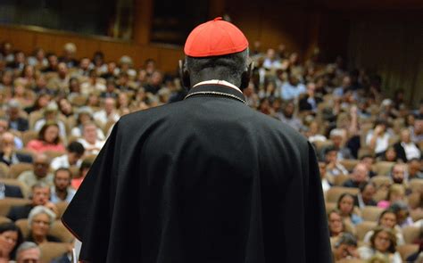 Byl uvězněn v domácím vězení ve své letní rezidenci u říma v castel gandolfo. Kardinál Sarah odchádza z kúrie. Pápež František ...