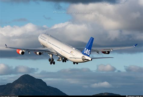 Ln Rkf Sas Scandinavian Airlines Airbus A340 313 Photo By Richard Toft