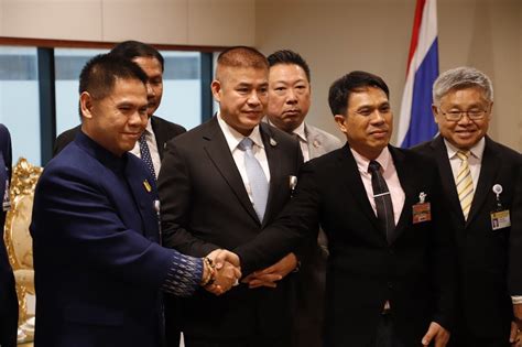 ธรรมนัส พรหมเผ่า รัฐมนตรีช่วยว่าการกระทรวงเกษตรและสหกรณ์ ในฐานะผู้ประสานงานพรรคร่วมรัฐบาล กล่าวถึงการซื้อขายตำแหน่งระดับอธิบดีใน. 'ธรรมนัส' พา 'หมอธี' ไหว้ขอโทษ 'วราวุธ' หลังเข้าใจผิดซื้อ ...