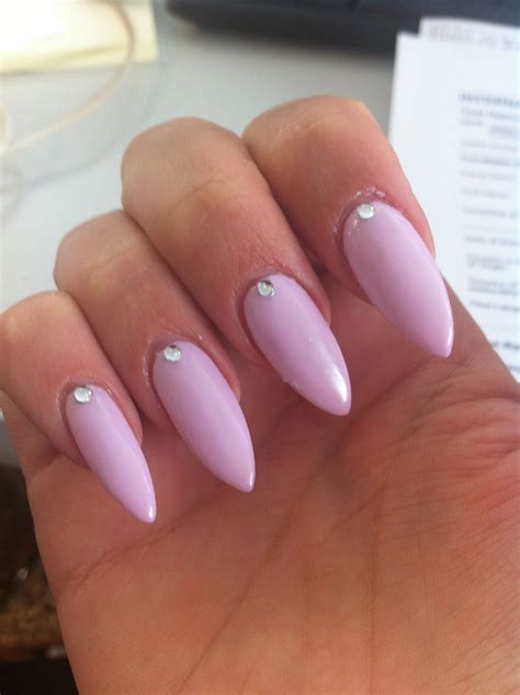 Vasito de cristal que se utiliza para poner el líquido acrílico mientras se realiza el modelaje de las uñas acrílicas. Pastel acrylics | Pastel color nails, Best nail art ...