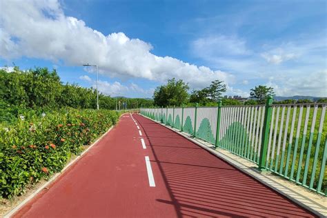 Maybe you would like to learn more about one of these? 香港政府新聞網 - 黃偉綸網誌介紹新界單車徑