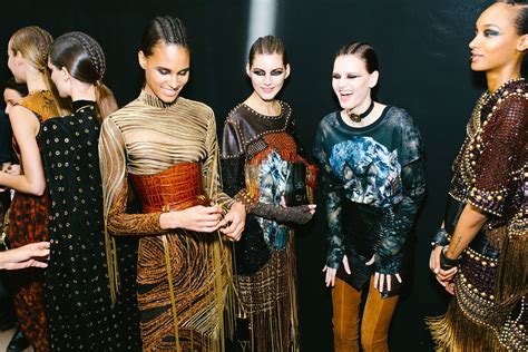 our best backstage photos from paris fashion week s fall 2017 shows fashion models backstage