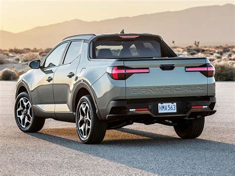 The 2022 hyundai santa cruz compact pickup truck truly is small when compared to the chevy colorado and honda ridgeline. Will Hyundai Santa Cruz cargo bed attract crossover buyers?