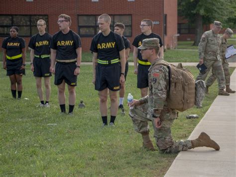 Building Strength Endurance And Mobility Army Physical Readiness Training