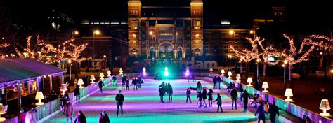 Er zijn bekende attracties, zoals het onlangs hergerichte vondelpark, de p.c. Christmas in Amsterdam: 10 Photos of Pure Winter Magic ...