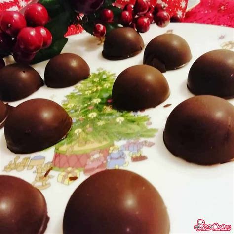 Per il temperaggio del cioccolato ho utilizzato il metodo dell'inseminazione, che consiste nel far fondere 2/3. Cuneesi piemontesi al rum - Una Rosa in Cucina
