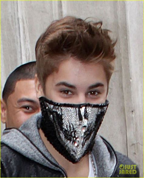 Justin Bieber Sequined Skull Face Warmer Photo 2671281