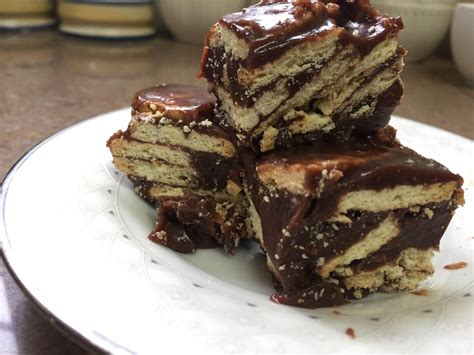 Tuang dalam loyang tuangkan adunan ini ke dalam loyang yang dah dilapik dengan baking paper.kalau tak ada, boleh guna kertas buku biasa yang kosong. Resepi Kek Batik Mudah Pasti Menjadi