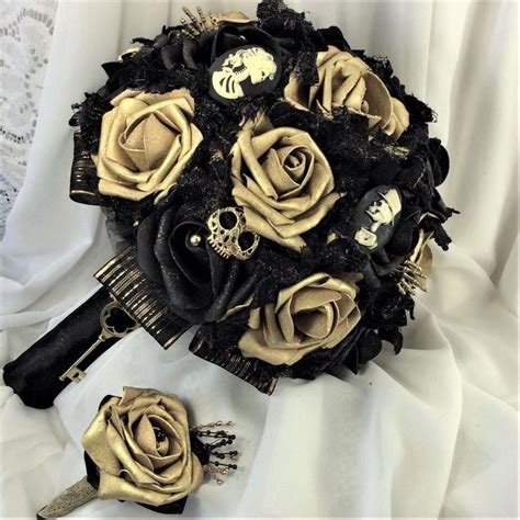 Skulls wedding cake a unique wedding cake for a unique couple. Skulls and Roses Wedding Bridal Flower Bouquet Black and ...