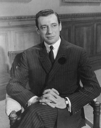 Yves montand — amore dammi quel fazzolettino (souvenir italiano 1962). Yves Montand Photo at AllPosters.com