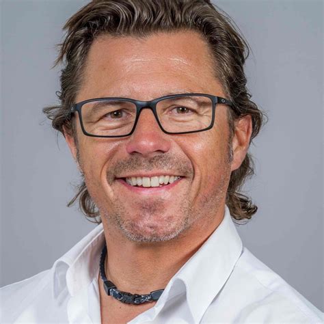 Swiss mobile service ist ein franchise unternehmen und bietet produkte in der telekommunikation an. Roger Gisler - Chef Unterhalt und Flugbetrieb ...
