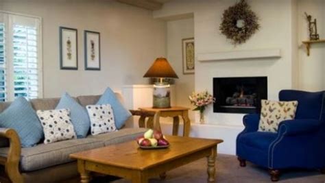 Our enchanting luxury hotel in carmel highlands overlooks the big sur coastline and is rated one of the best hotels in carmel, california, and top 10 for romance in the u.s. Carmel Country Inn by the Sea | Carmel, California Bed and ...