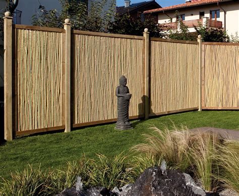 Er passt mit seiner graphischen eleganz sehr gut in architektonische, mit modernen baustoffen wie stahl, beton oder gabionen gestaltete gärten. Bambus Sichtschutz als Wand mit 179x179 hier kaufen