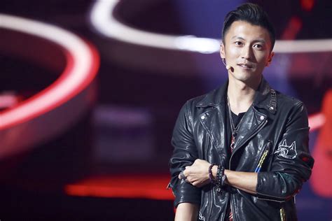 Chords for 謝霆鋒 nicholas tse《潛龍勿用》official mv. 謝霆鋒自爆同莫文蔚親密關係 | Now 新聞