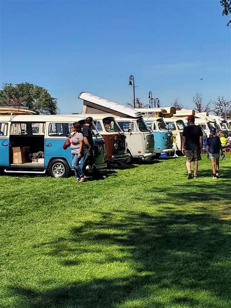 Stumbled upon a VW show today. A van dweller's dream! : r/vandwellers